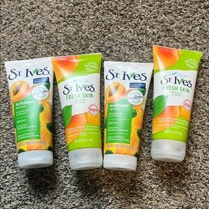 St. Ives Fresh Skin Apricot Scrub - Green and White